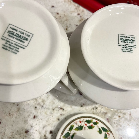 Royal Limited Holly Holiday Creamer & Lidded Sugar Bowl Vintage Set - Picture 10 of 10